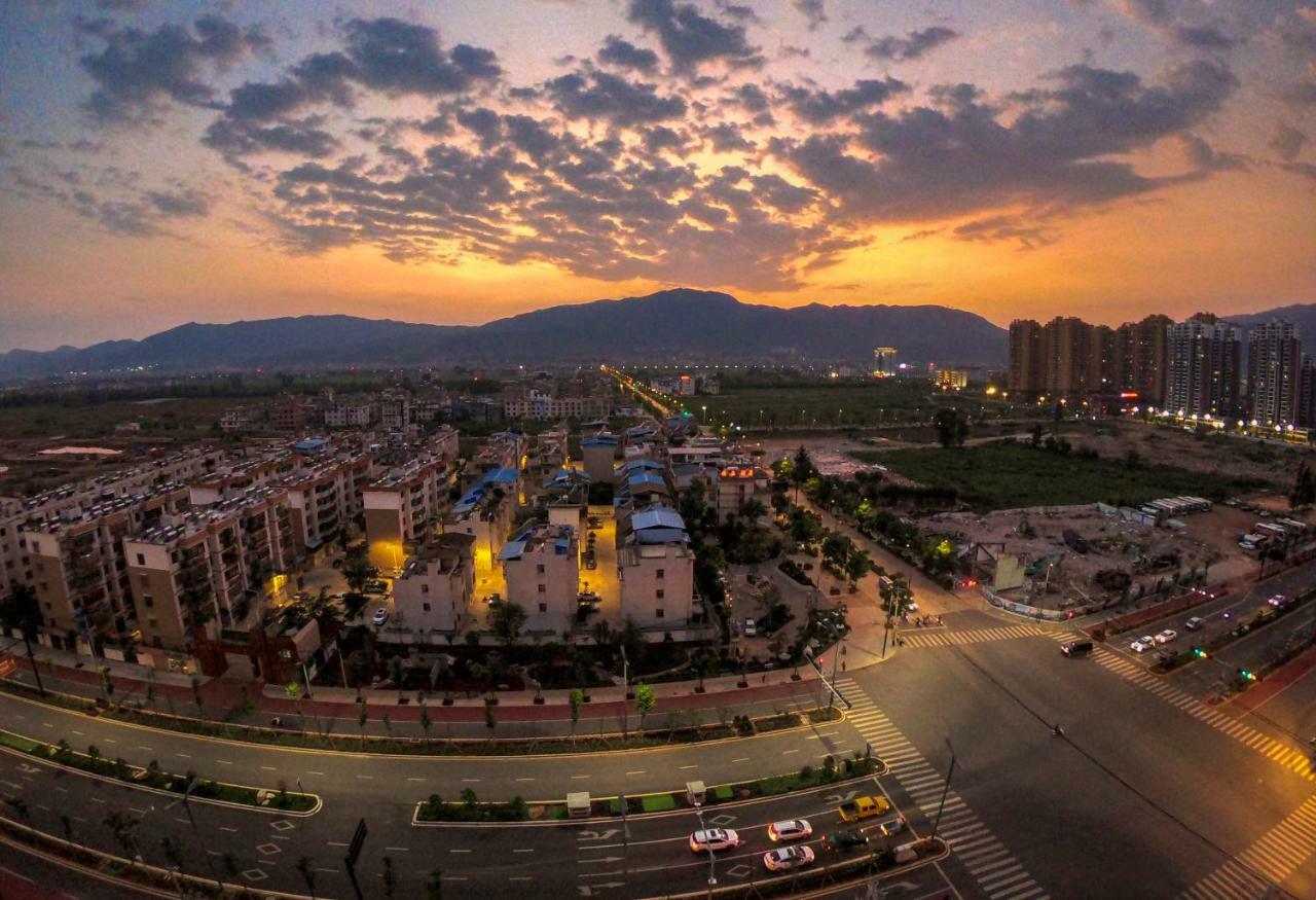 รามาดา พลาซา ฟูเทียน เลค Hotel Chengjiang  ภายนอก รูปภาพ